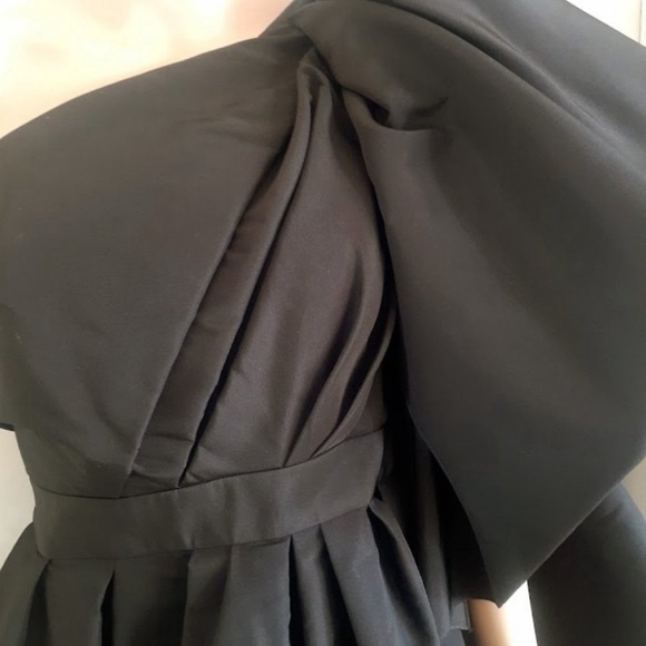Carolina Herrera Black Silk fit and flare dress with large bow size US 2, 6 - Picture 4 of 9
